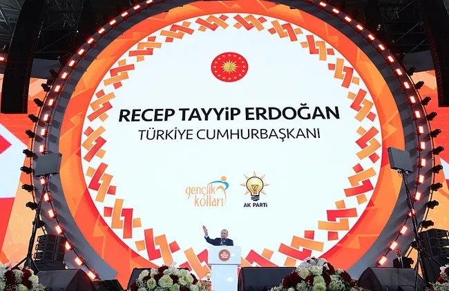 Başkan Erdoğan: Türkiye’nin parlak yarınları gençlerin gayretleriyle şekillenecek