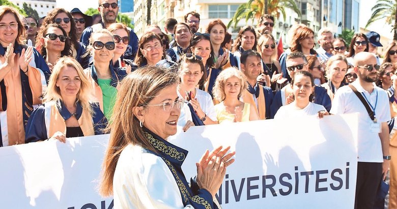 8 yıllık Üniversitede ilkleri başardı