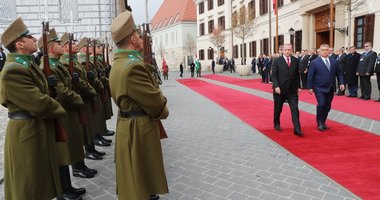 Cumhurbaşkanı Erdoğan Macaristan’da resmi törenle karşılandı