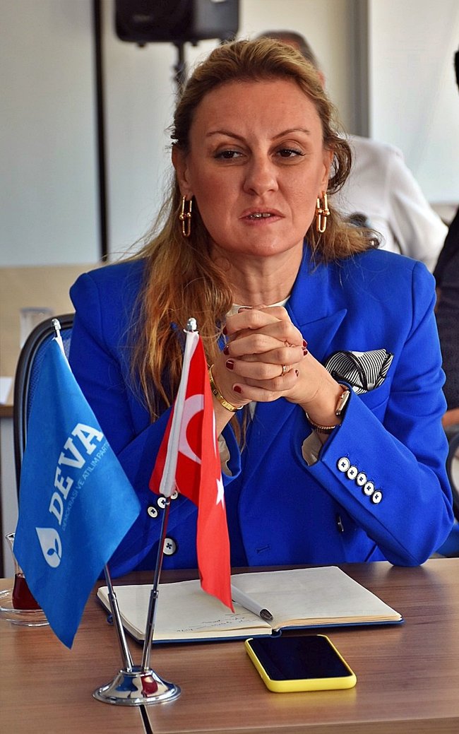 CHP logosu altındaki isimlerin sözleri şaşırttı: İzmir CHP’nin kalesi değildir