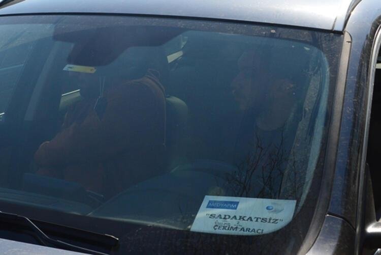 Oyuncu Berkay Ateş sevgilisi milli voleybolcu Simge Aköz ile ilişkisi hakkında ilk kez konuştu