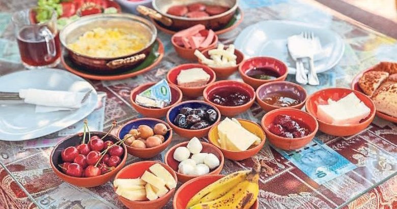 Sahurda kahvaltılık iftarda hafif yemekler