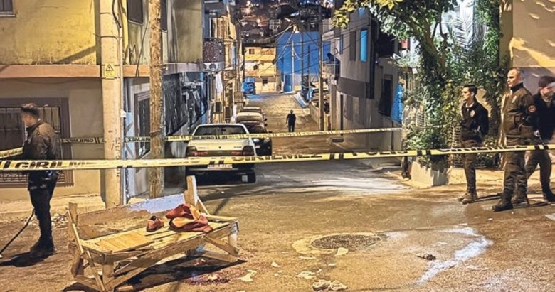 İzmir’de İki grup arasında bıçaklı kavga: 1 ölü