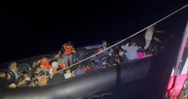 İzmir’de düzensiz göçmen operasyonu! 58 göçmen kurtarıldı, 38 göçmen yakalandı