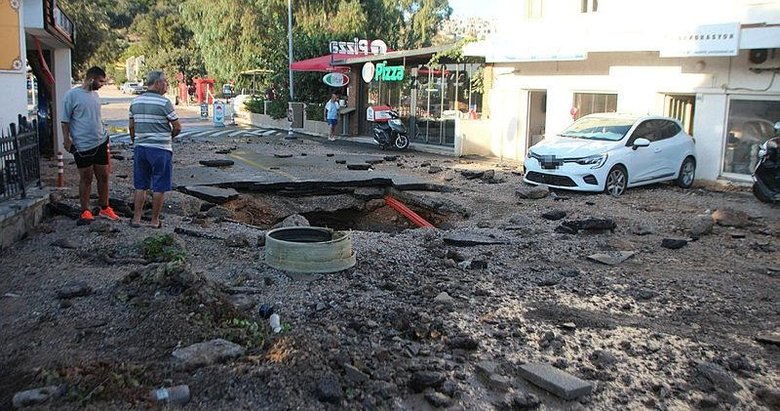 Bodrum’da ortalık savaş alanına döndü! İsale hattı patladı: İş yerlerini su bastı, araçlar hasar gördü