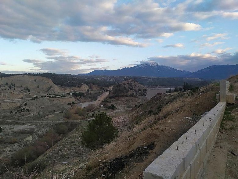 Alkol sefası az daha faciayla bitiyordu! Alkollü genç eve giderken kendini çukurda buldu