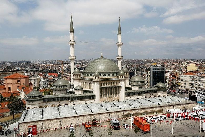 İstanbul’da tarihi gün! Taksim Camii’nde ilk ezan ilk namaz