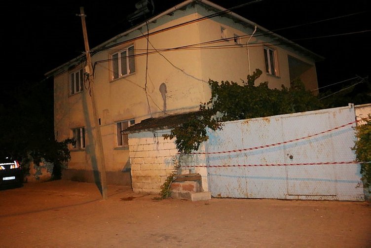 Yaşlı çift evlerinde öldürüldü, oğulları gözaltına alındı