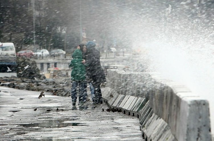 İzmir’de bugün hava nasıl? Meteoroloji’den sağanak uyarısı! 6 Eylül Cuma hava durumu
