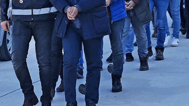 İzmir’de çeşitli suçlardan aranan 143 kişi yakalandı