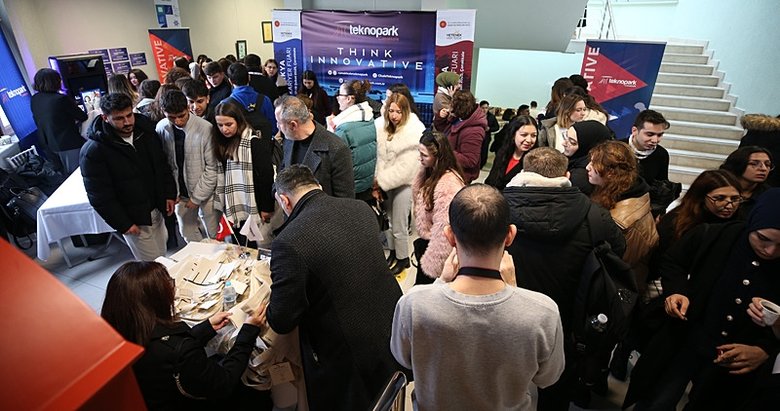 İş insanları, Kariyer Fuarı’nda öğrencilerle deneyimlerini paylaştı