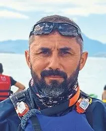 Kız çocukları için 4 bin km kürek çekti
