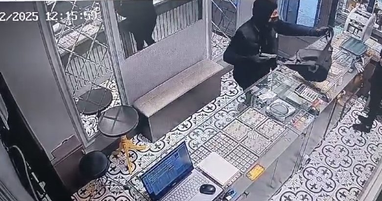 Altın dolu çanta son anda dolaba takıldı