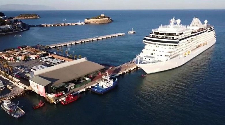 Lüks geminin ilk seferi Kuşadası’na! İçinde yok yok