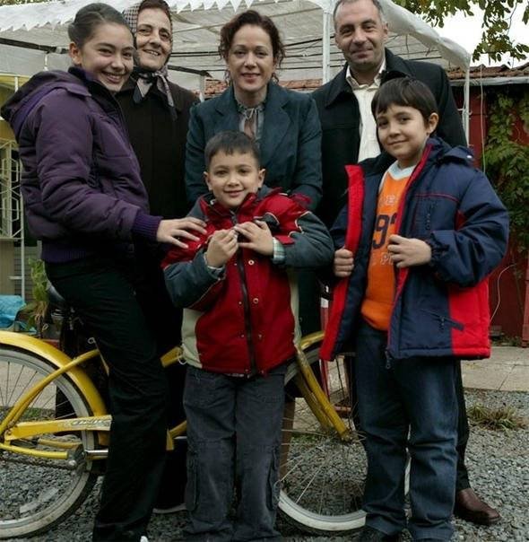 Yaprak Dökümü Fikret’in üvey oğulları büyüdü kocaman adam oldu! Son halleri çok şaşırtacak