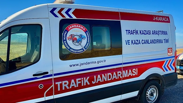 Afyonkarahisar’da feci çarpışma! 4 kişi hayatını kaybetti