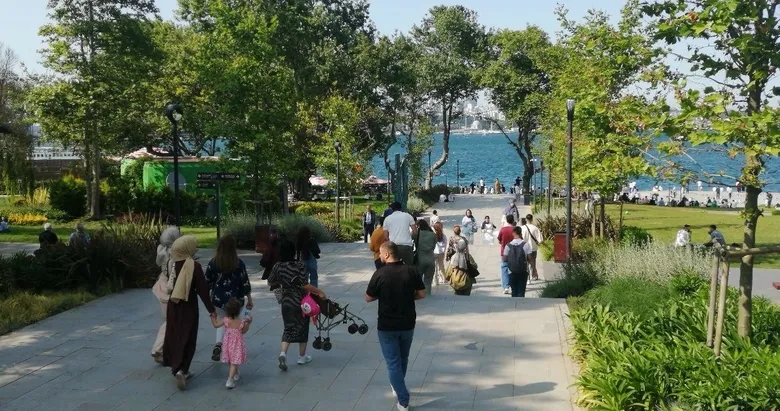 İstanbul Valiliği uyardı! Kamusal alanda yüksek sesle müzik dinleyenlere para cezası