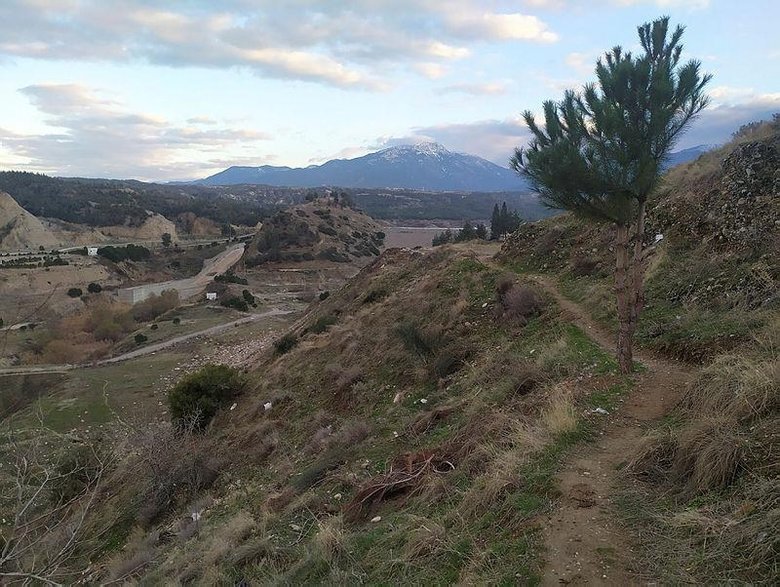 Alkol sefası az daha faciayla bitiyordu! Alkollü genç eve giderken kendini çukurda buldu