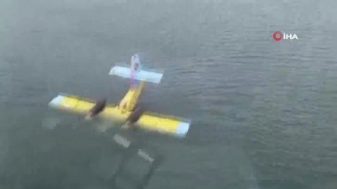 Yangın söndürme uçağı Didim’de göle sert iniş yaptı