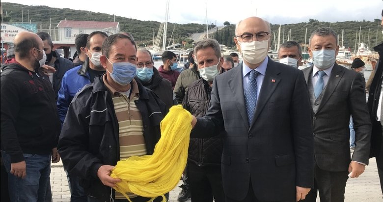 Tsunaminin yaşandığı Seferihisar’da 370 balıkçıya ağ dağıtıldı