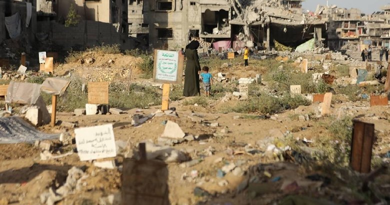 İsrail’in Gazze’de ’güvenli’ olduğunu iddia ettiği bölgelerdeki saldırılarında 54 kişi öldü