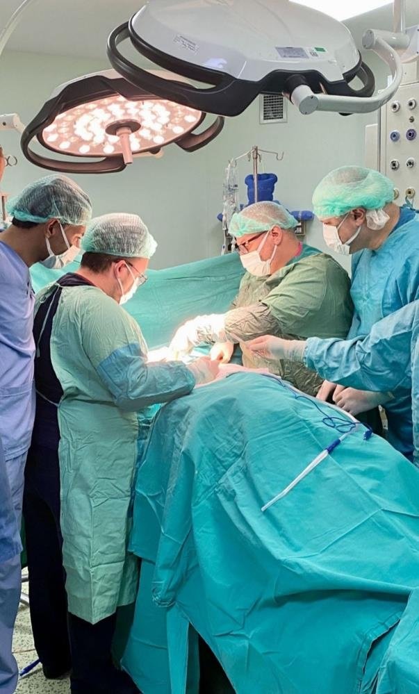 Mideden yapılan yemek borusuyla sağlığına kavuştu