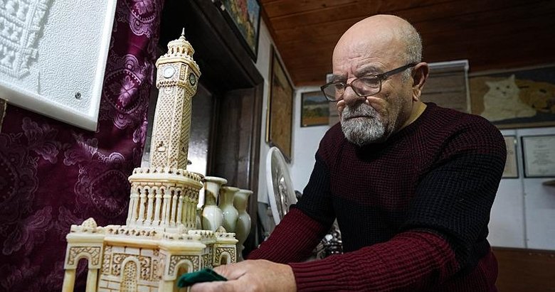Dünya harikalarını mermere işliyor