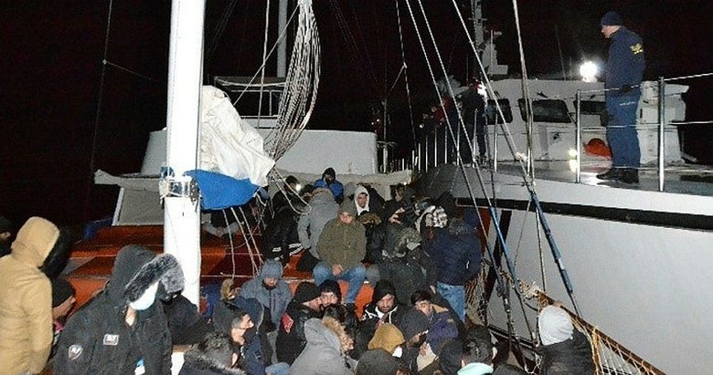 İzmir’de tekne içinde 175 kaçak göçmen yakalandı