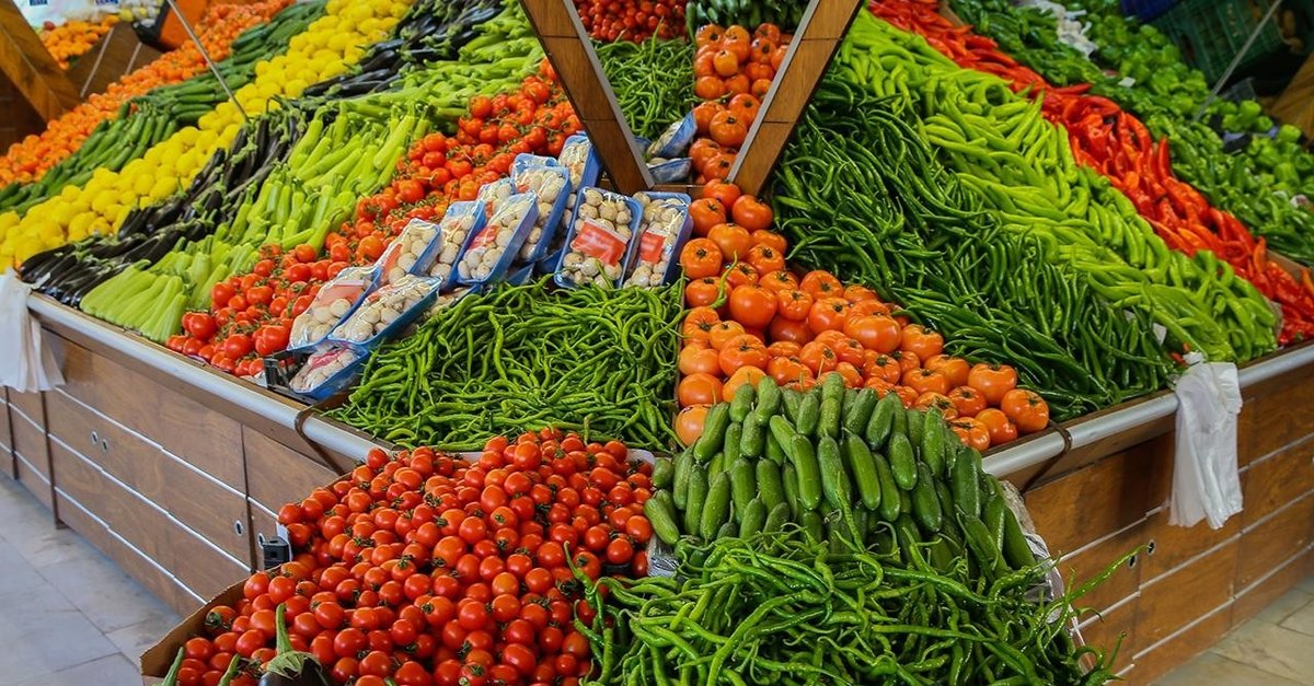 İzmir'de vatandaşı çileden çıkaran etiketler! Sebze-meyve fiyatlarında uçurum gibi farklar...