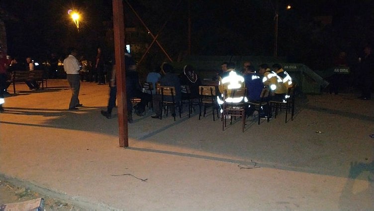 Afyonkarahisar’da artçı depremler devam ediyor! Vatandaşlar geceyi sokakta geçirdiler
