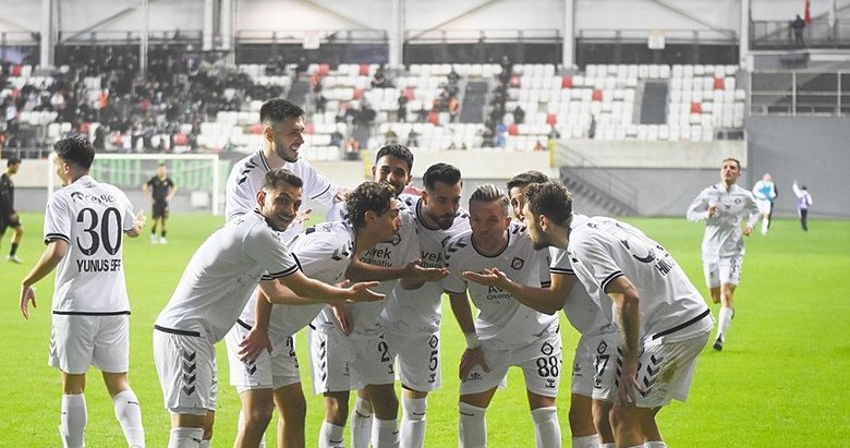 Altay’da 6 oyuncu sınırda