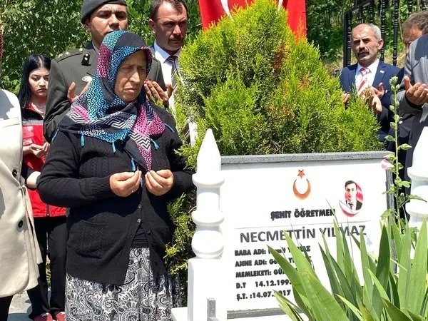 Necmettin öğretmen, şehadetinin 8’inci yıl dönümünde mezarı başında anıldı