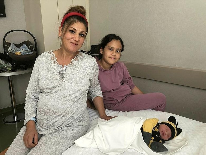 İzmir’de polis eskortu eşliğinde doğuma giden anne: Bebeğime bir şey olacak diye çok korktum