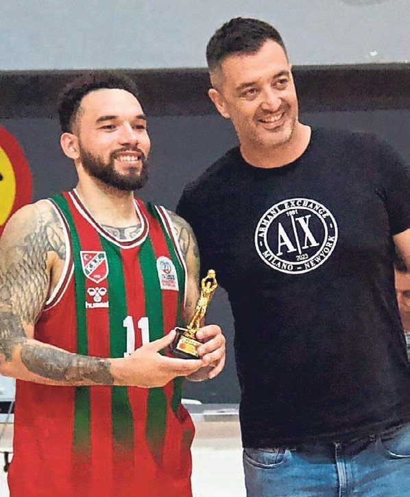 Karşıyaka Makedonya’da zirveye çıktı