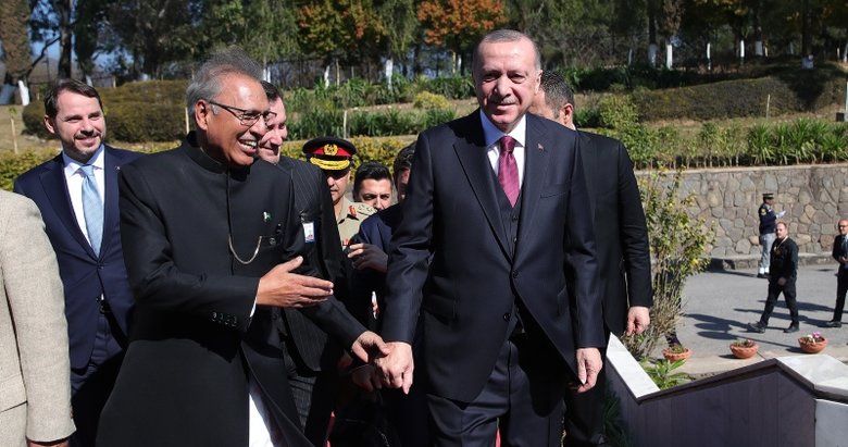 Başkan Erdoğan cuma namazını Pakistan Cumhurbaşkanı Arif Alvi ile birlikte kıldı