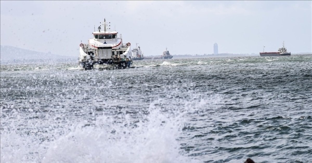İzmir'de vapur seferleri iptal edildi