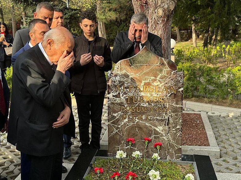 MHP lideri Devlet Bahçeli’den Meral Akşener’e İYİ Parti’nin başında dur çağrısı