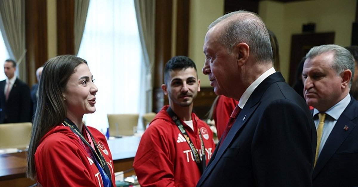 Başkan Erdoğan, sporcuları Külliye'de kabul etti