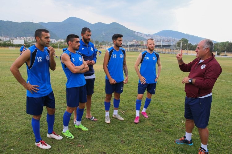 Futbolun birleştirici dili engelleri aşıyor! İzmirspor’a 5 işitme engelli futbolcu