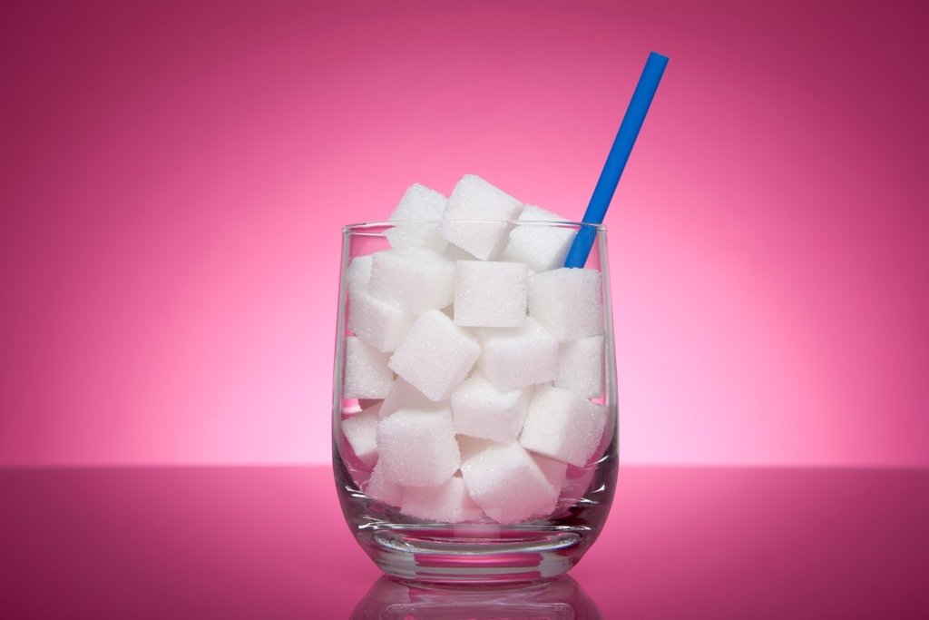 Mutsuzluğunuzun sebebi şeker olabilir! Şekerin zararları nelerdir?