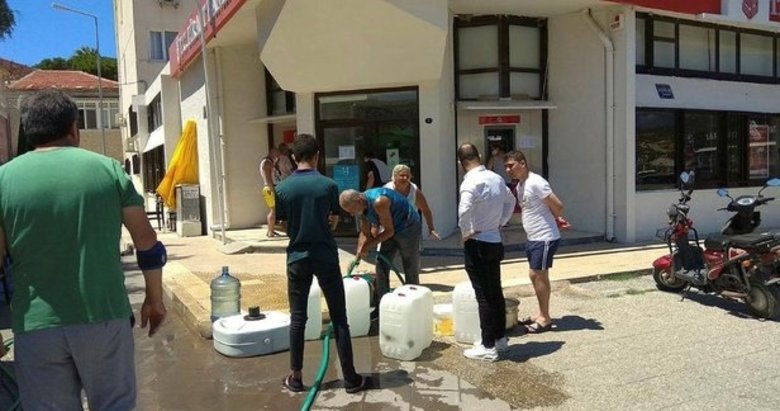 Foça’daki su sorunu vatandaşı canından bezdirdi! İzmir Büyükşehir Belediyesi sorun çözemiyor!