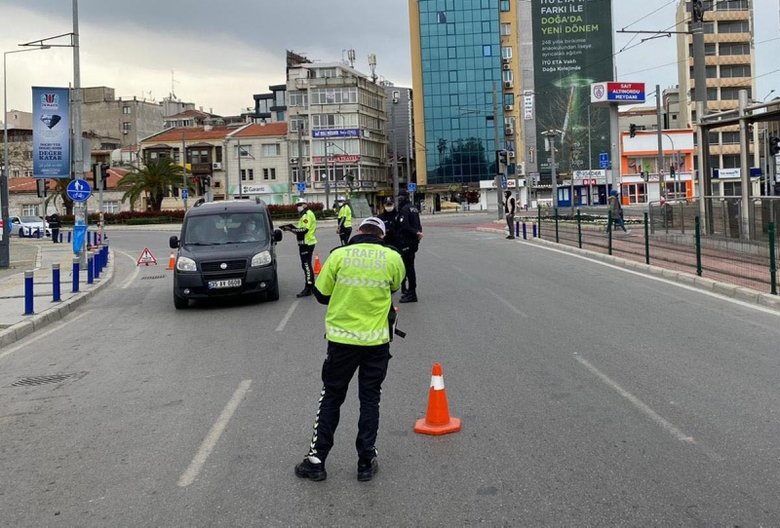 Vaka sayılarının arttığı İzmir’de halk kısıtlamaya uydu