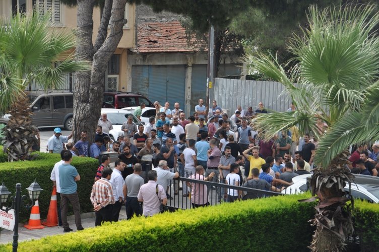 İzmir’de CHP’li Menemen Belediyesi esnafı kızdırdı! Başkan Serdar Aksoy’a sert tepki