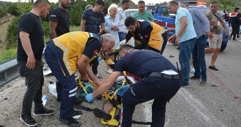 Denizli’den Antalya’ya giden tur midibüsü devrildi: Çok sayıda yaralı