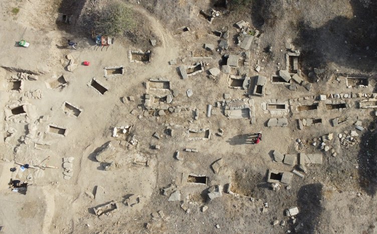 Çanakkale’deki Tenedos Antik Kenti’nde çocuk mezarlığı keşfedildi