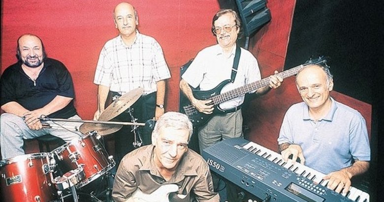 Mavi Işıkların solisti Nejat Toksoy hayatını kaybetti! Nejat Toksoy kimdir?