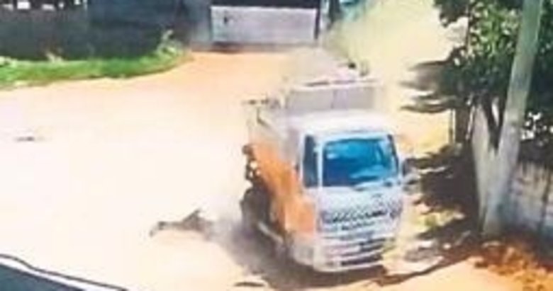 Çöp kamyonundan düşen işçi ağır yaralandı