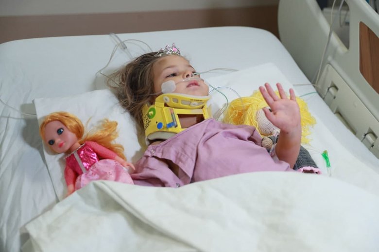 Enkazdan 91 saat sonra çıkan Ayda bebek Türkiye’yi selamladı