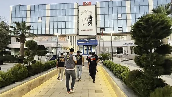son-dakika-izmirdeki-yolsuzluk-sorusturmasinda-flas-gelisme-menderes-belediye-baskani-ilkay-cicek-tutuklandi-1786123003006.jpeg