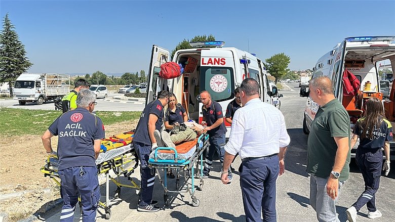 Kütahya’da servis otobüsü tankerle çarpıştı: 35 kişi yaralandı
